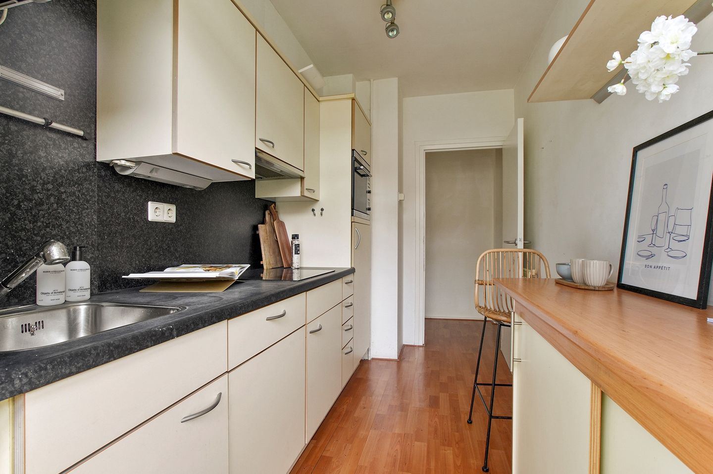 Bright corner apartment with two balconies in Amsterdam Nieuw-West — 20