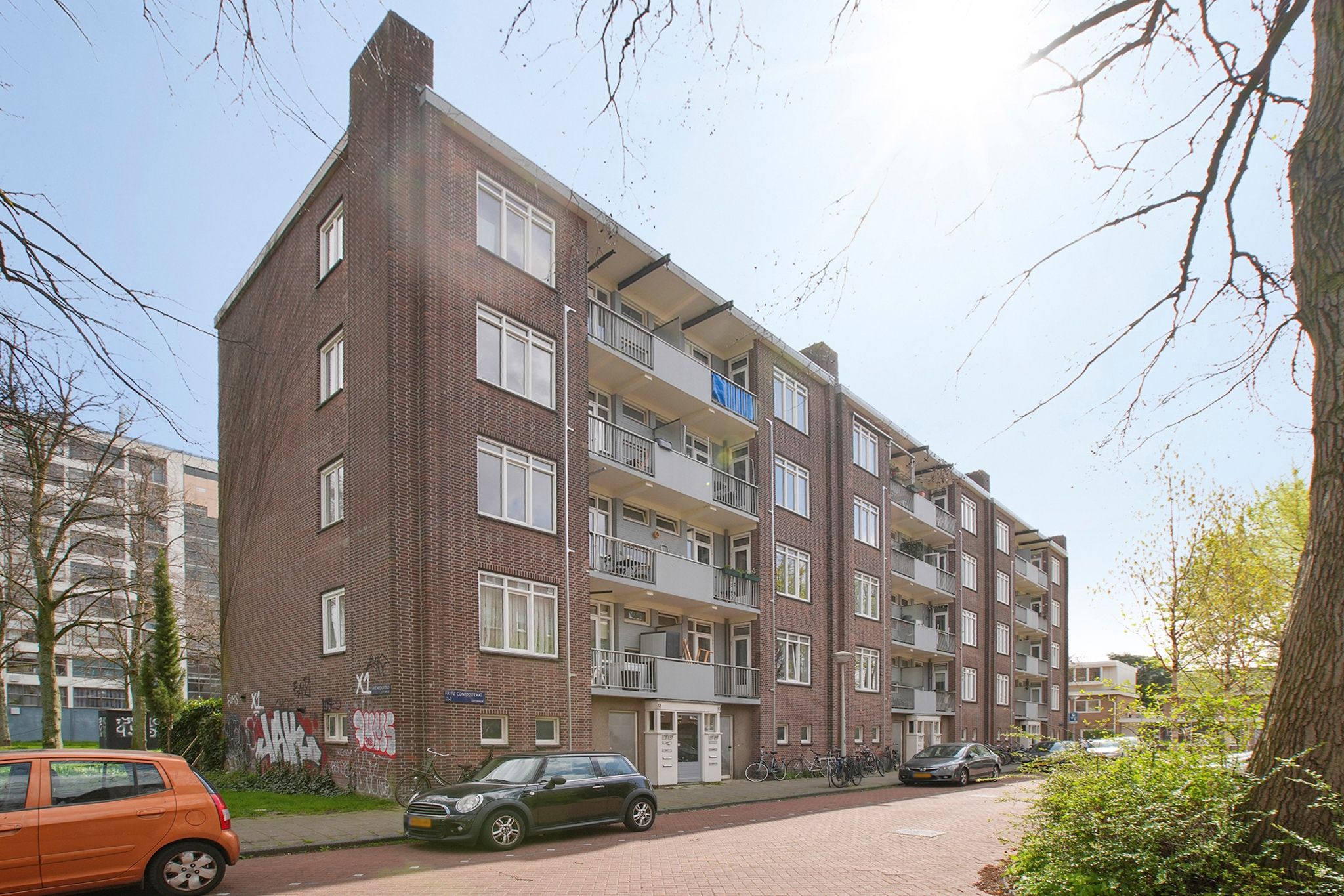 Bright corner apartment with two balconies in Amsterdam Nieuw-West — 36