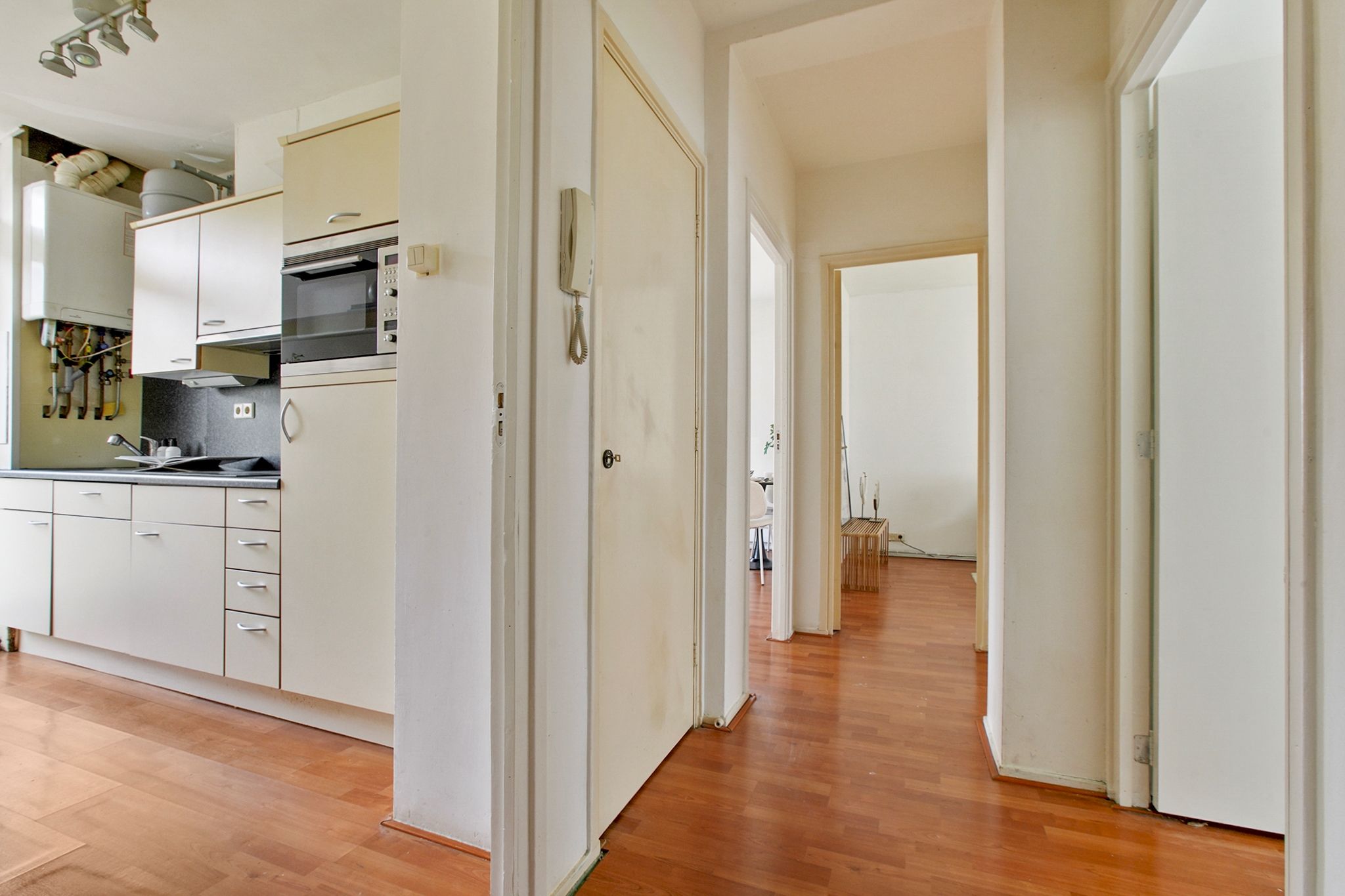 Bright corner apartment with two balconies in Amsterdam Nieuw-West — 15
