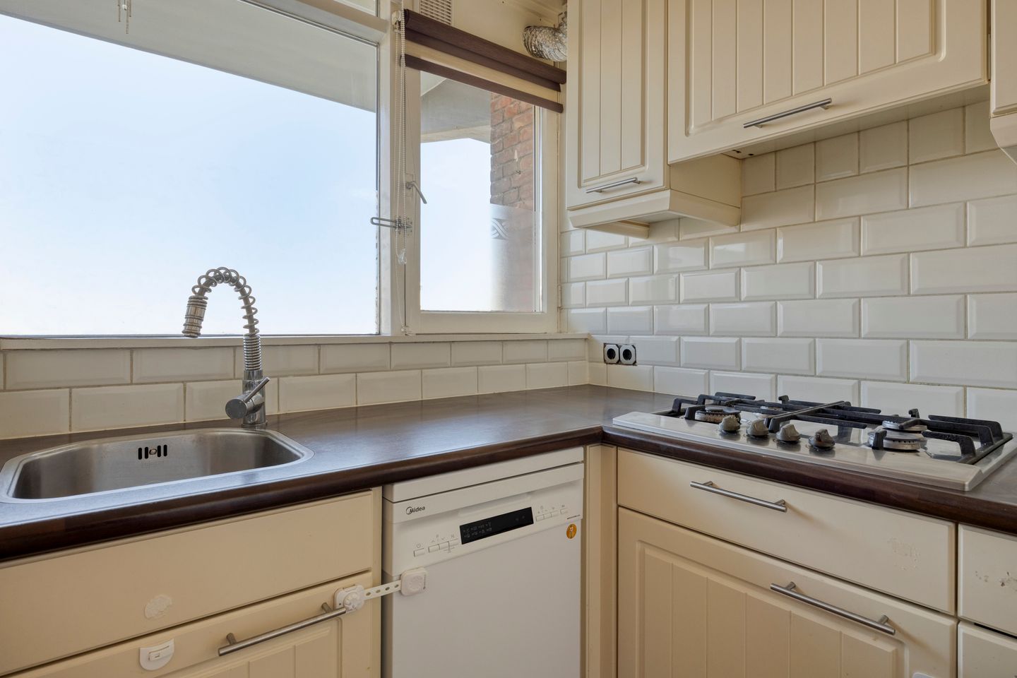 Modern 3-bedroom apartment with air conditioning and balcony in Vlaardingen — 19