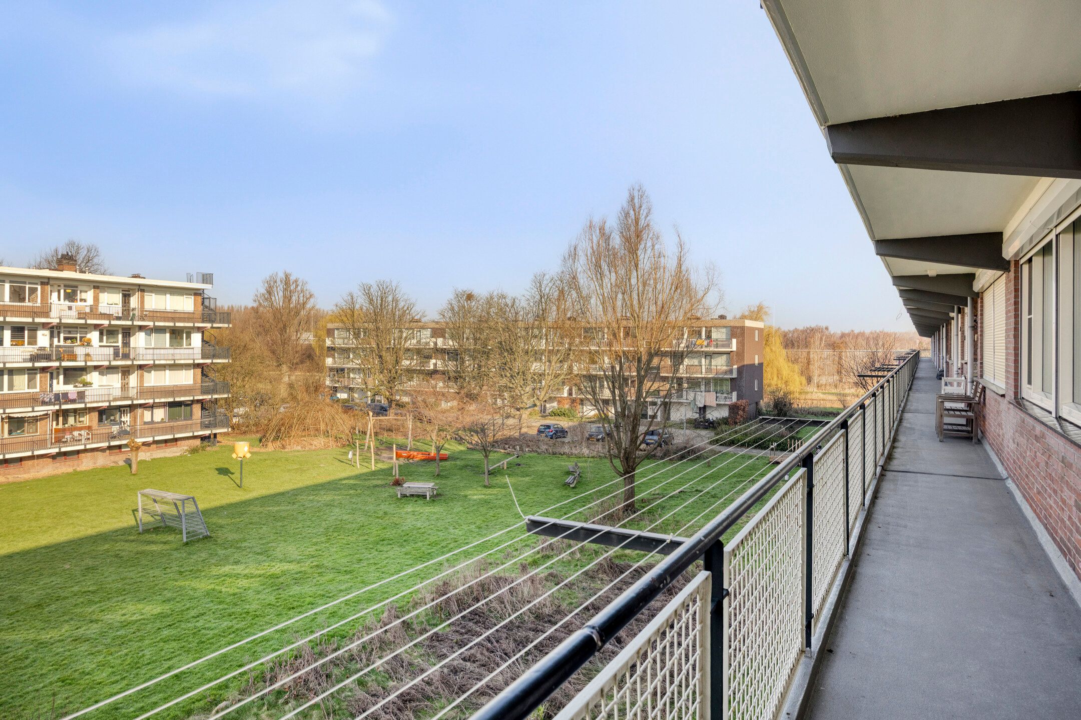 Modern 3-bedroom apartment with air conditioning and balcony in Vlaardingen — 27