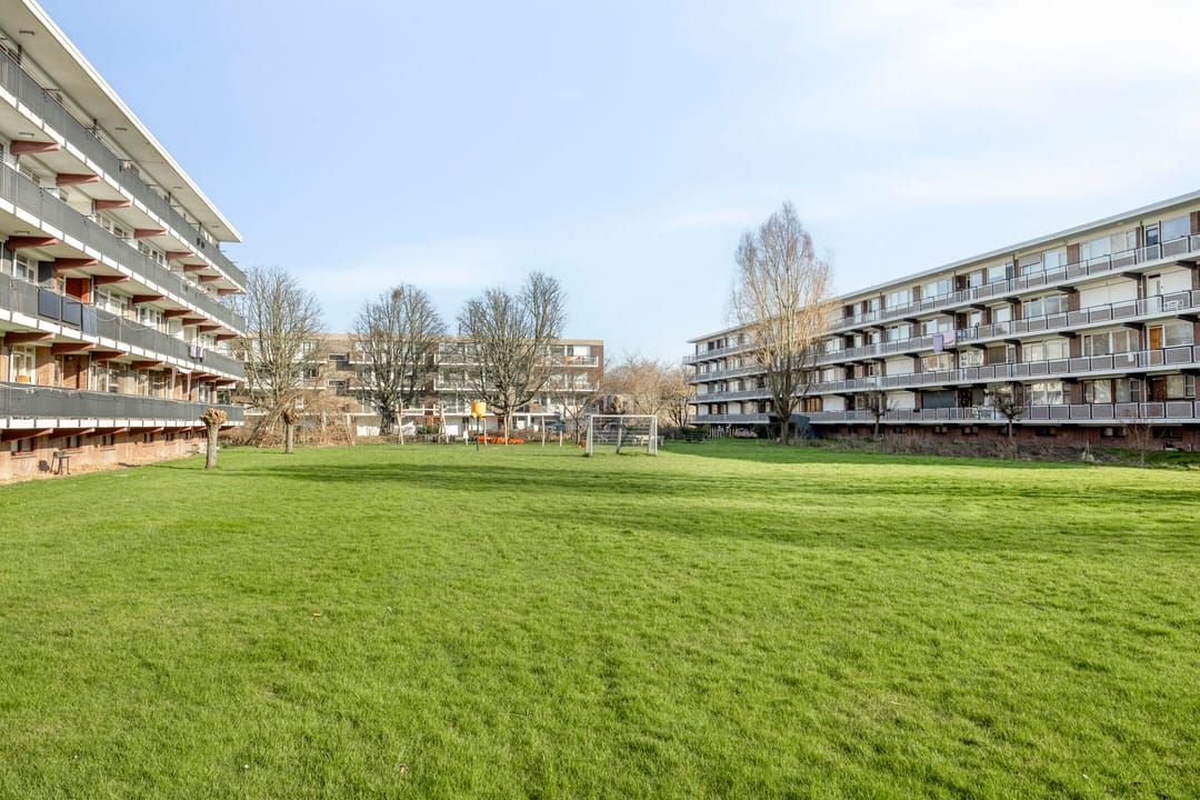 Modern 3-bedroom apartment with air conditioning and balcony in Vlaardingen — 31