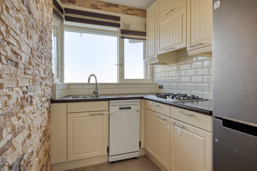 Modern 3-bedroom apartment with air conditioning and balcony in Vlaardingen — 17