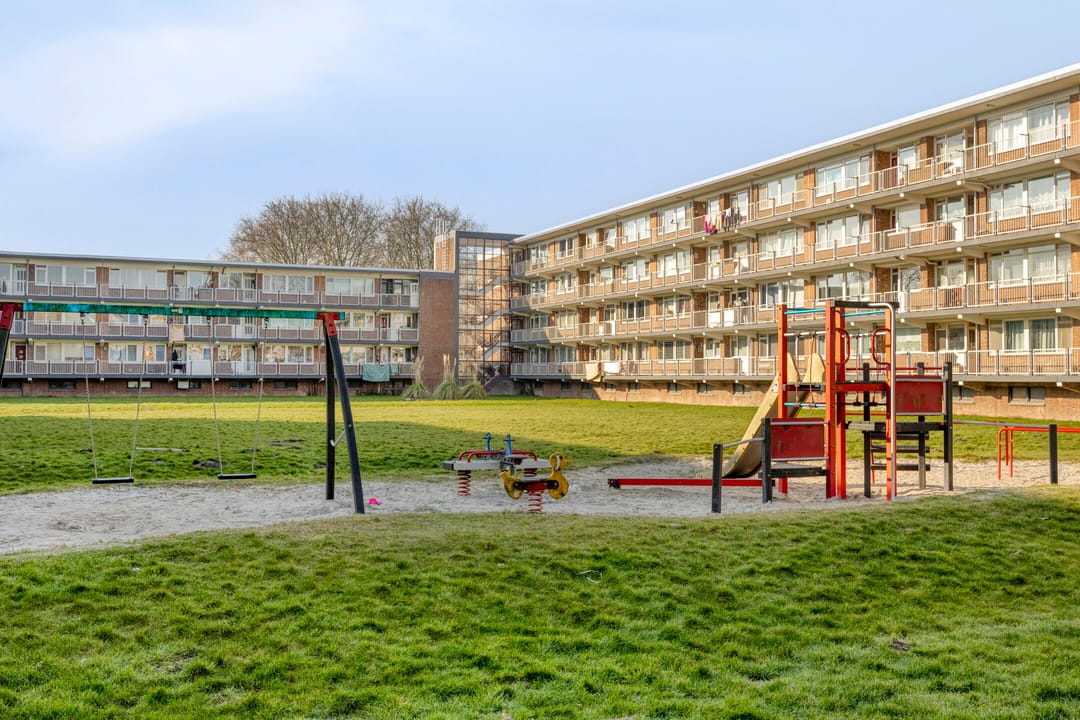 Modern 3-bedroom apartment with air conditioning and balcony in Vlaardingen — 16