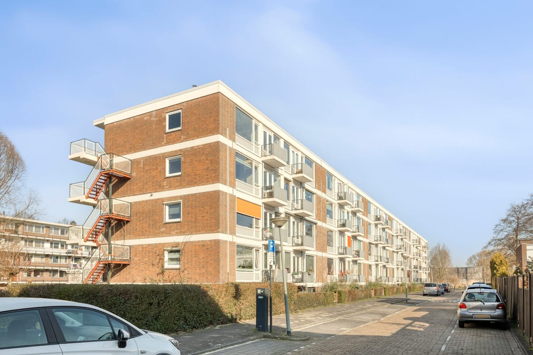 Modern 3-bedroom apartment with air conditioning and balcony in Vlaardingen — 28