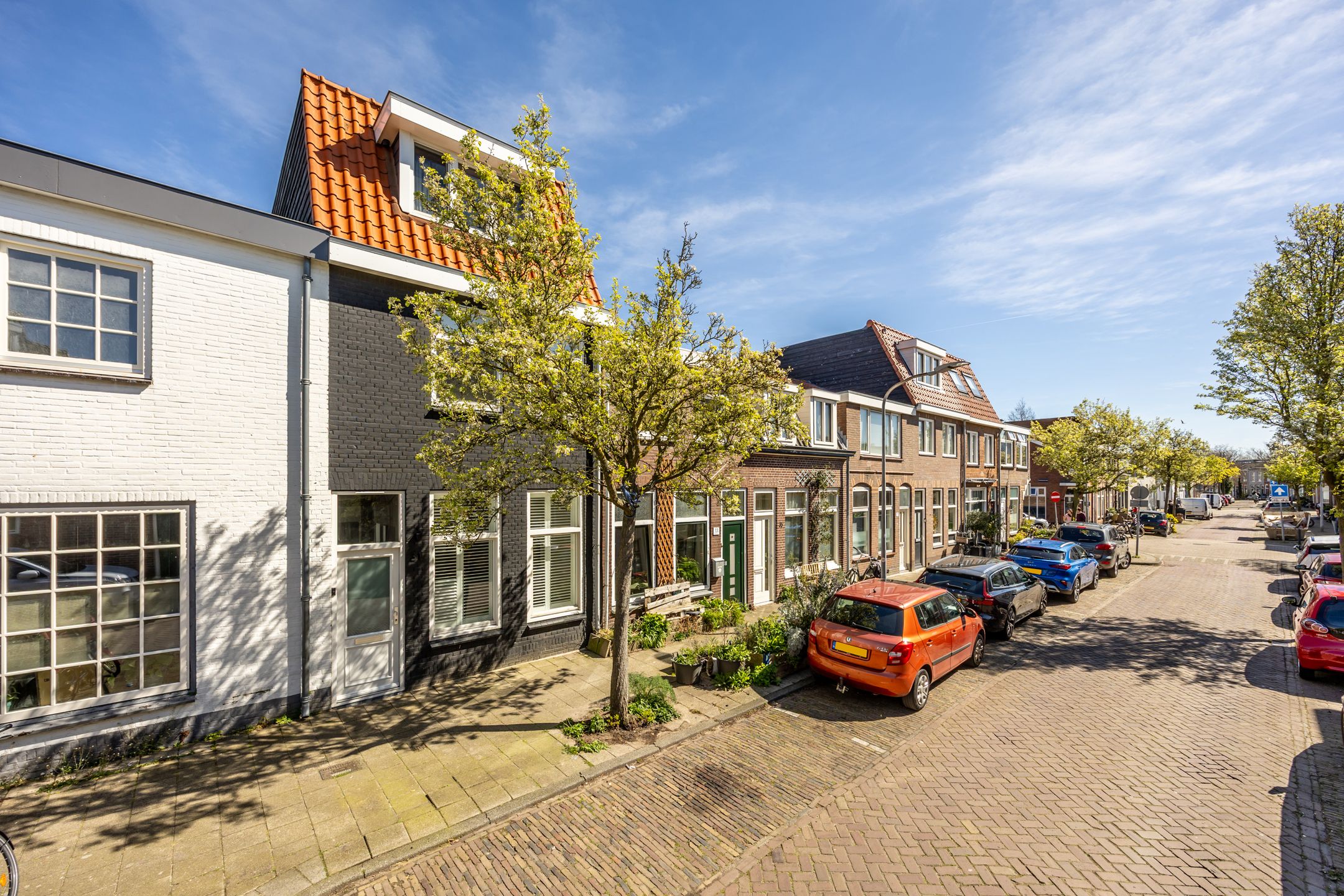Luxuriously renovated family home with five bedrooms and rooftop terrace in Haarlem — 36