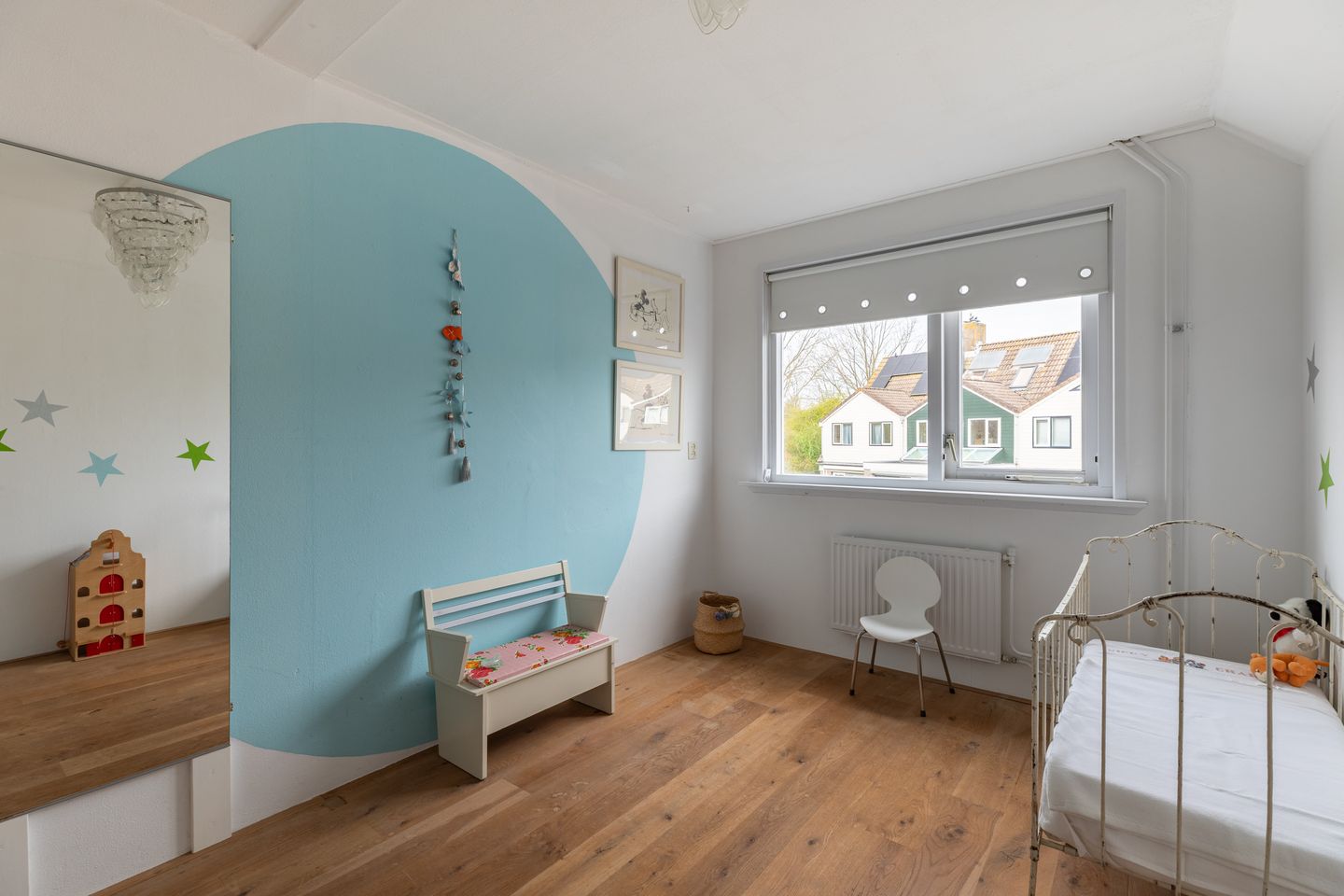 Spacious 5-Room Terraced Family Home with Private Parking in Child-Friendly Neighborhood — 20