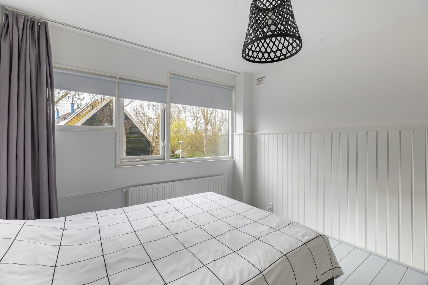 Spacious 5-Room Terraced Family Home with Private Parking in Child-Friendly Neighborhood — 19