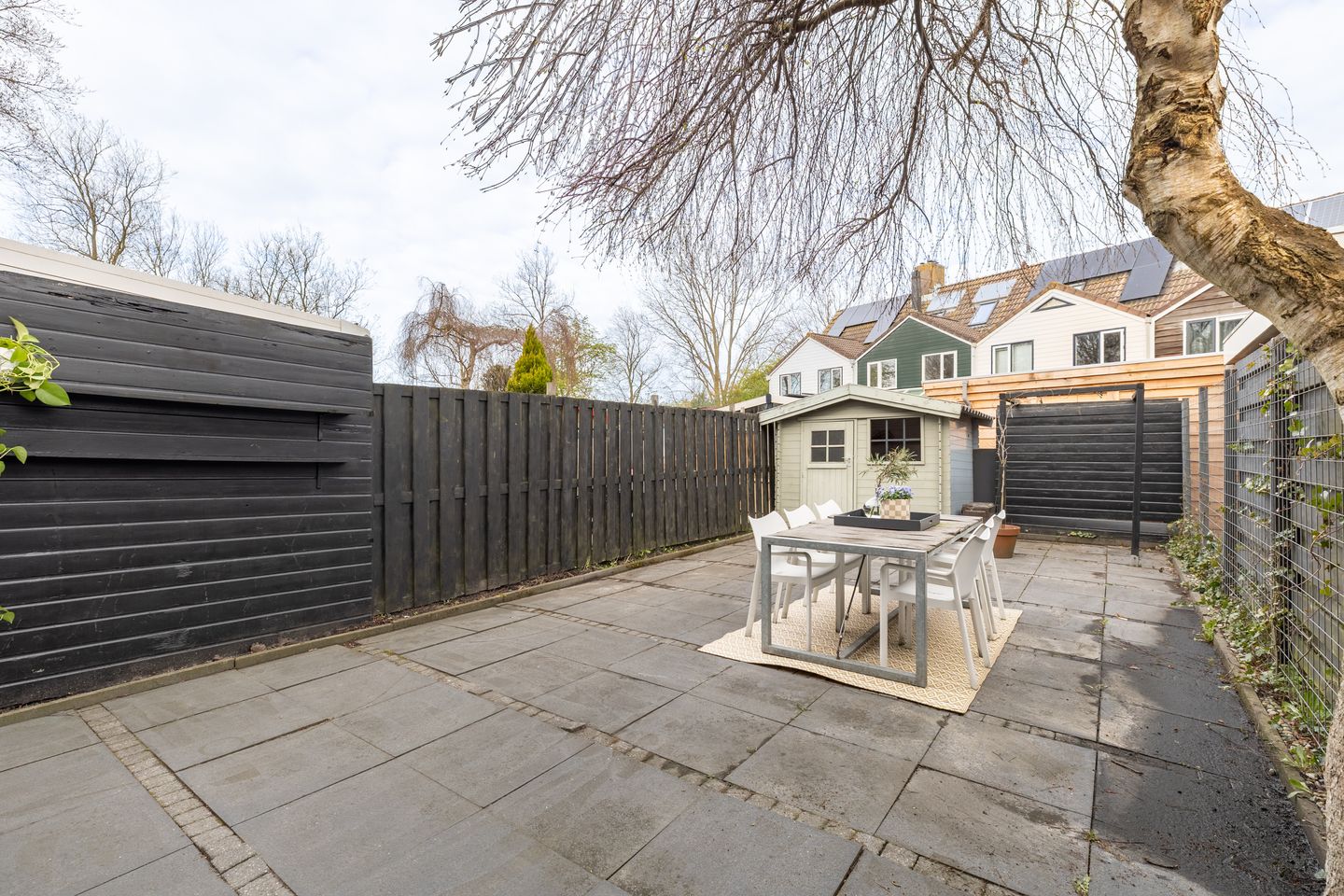 Spacious 5-Room Terraced Family Home with Private Parking in Child-Friendly Neighborhood — 35
