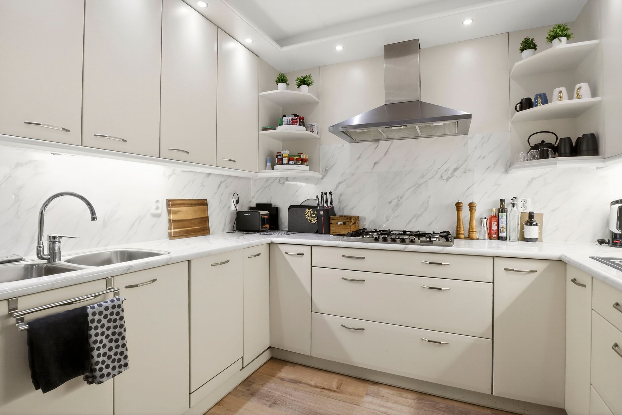 Photo 15 of Stationsweg 170