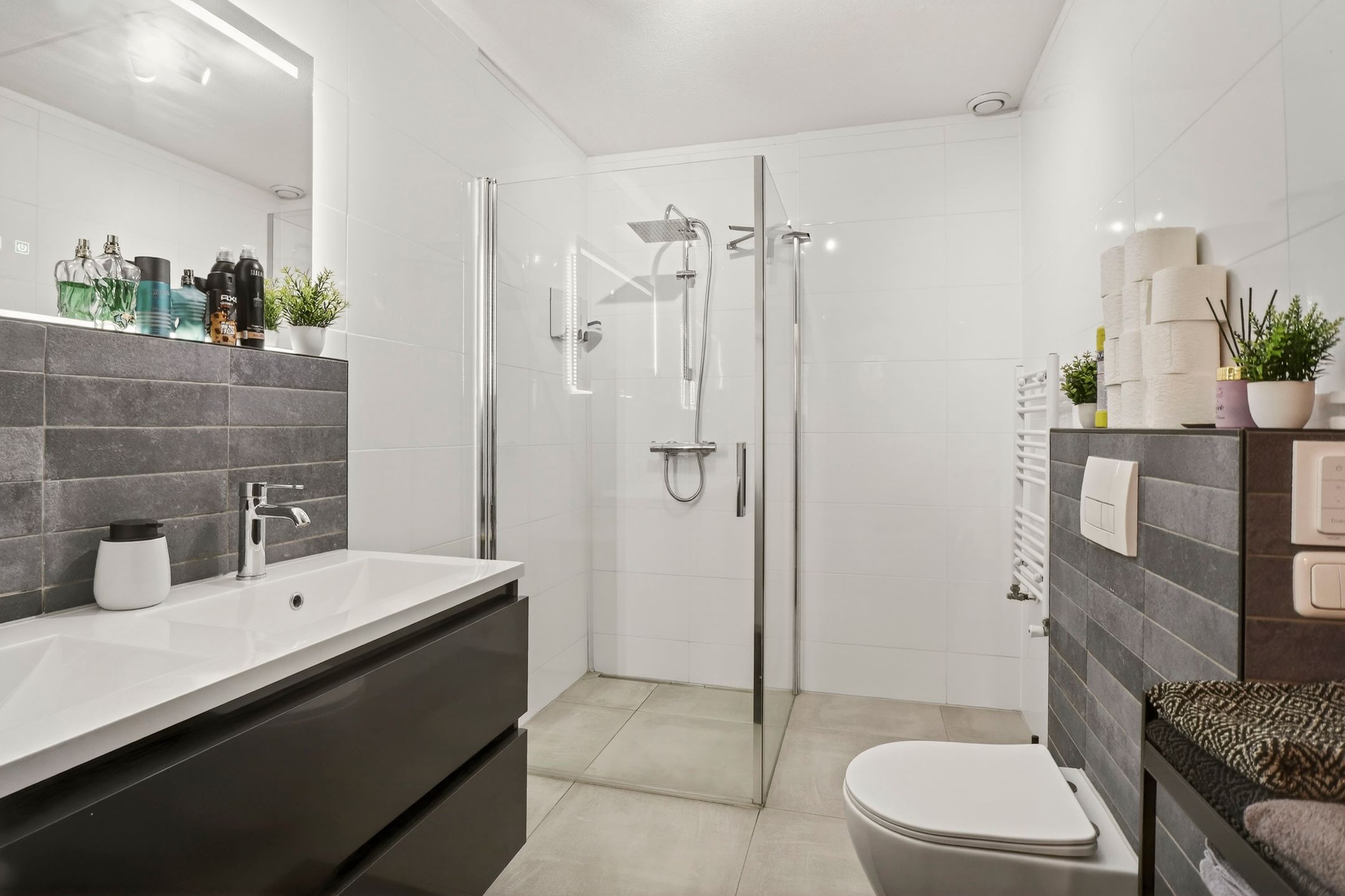 Photo 24 of Stationsweg 170