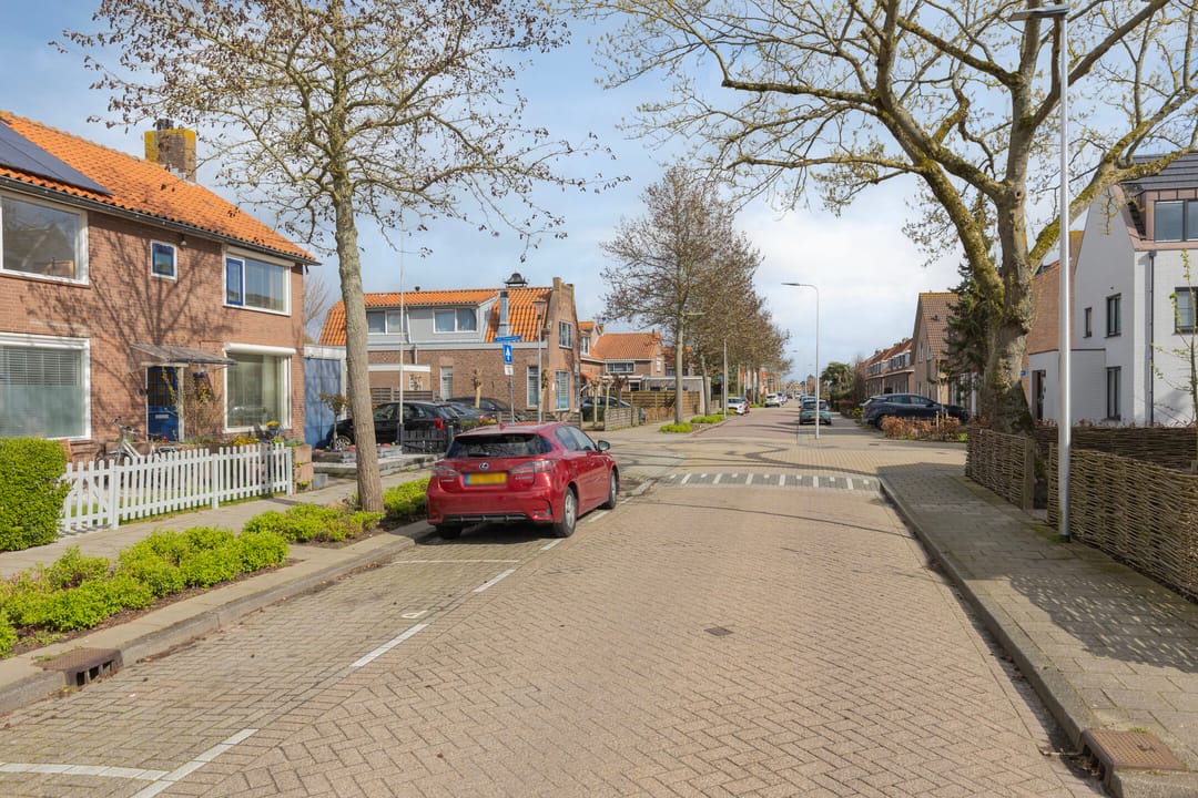 Foto 26 van Admiraal de Ruyterstraat 102