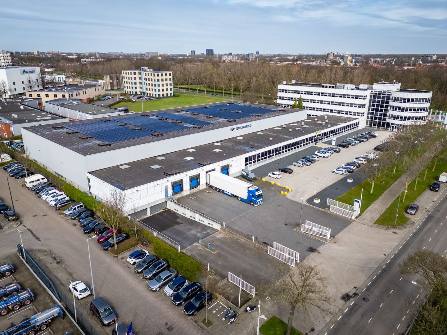 View photo 2 of Admiraal De Ruyterstraat 2