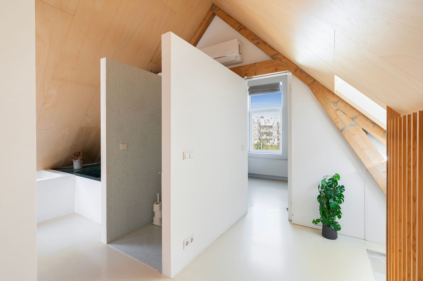 Photo 29 of Schoonderloostraat 54-B