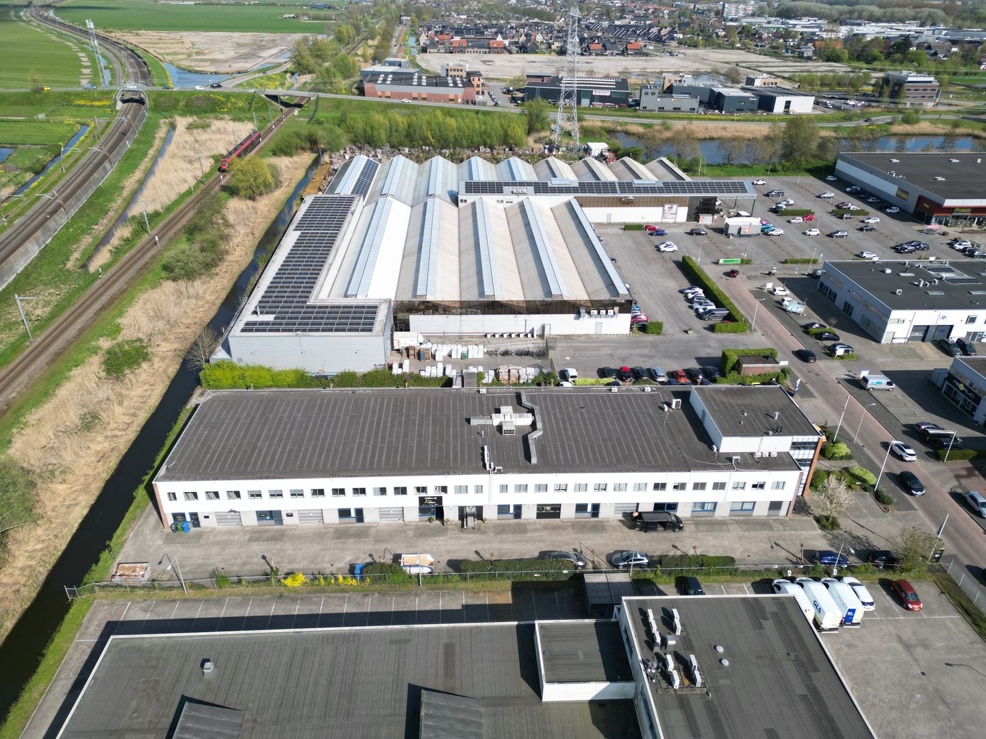 View photo 4 of Prisma 100