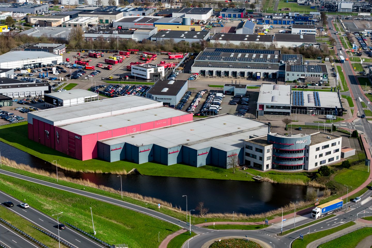 Bekijk foto 1 van Koraalstraat 1