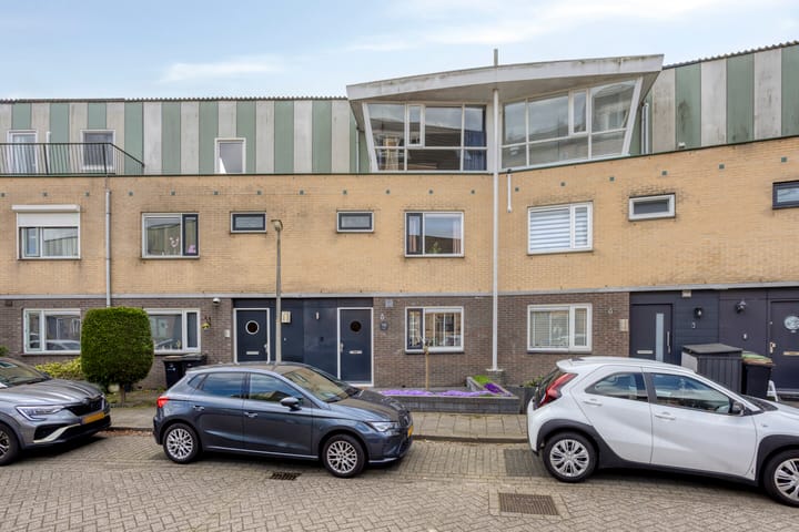 Photo 4 of Bisschop Romerostraat 118