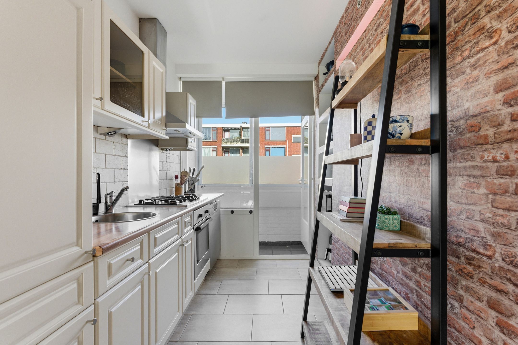 Foto 15 van Van Beethovenstraat 143