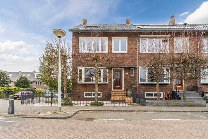 Hoekwoning te koop: Provincialeweg 328, Zaandam