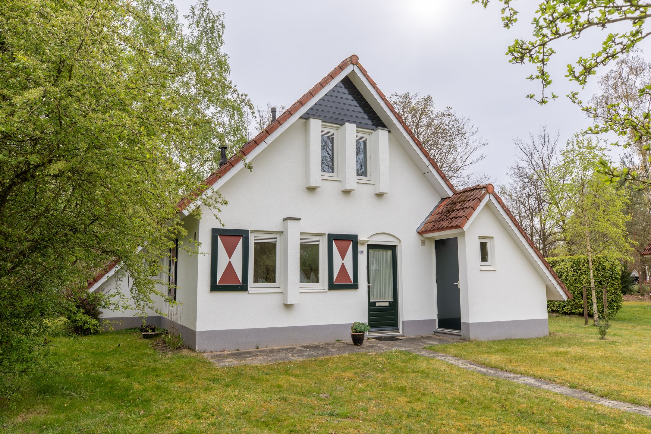 2-bedroom freehold villa in Posterholt — photo 1 of 5
