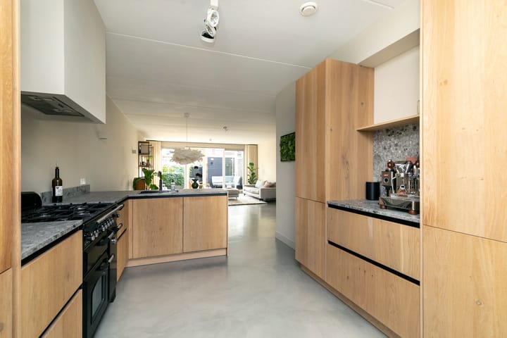 Photo 4 of Bernard Leenestraat 37