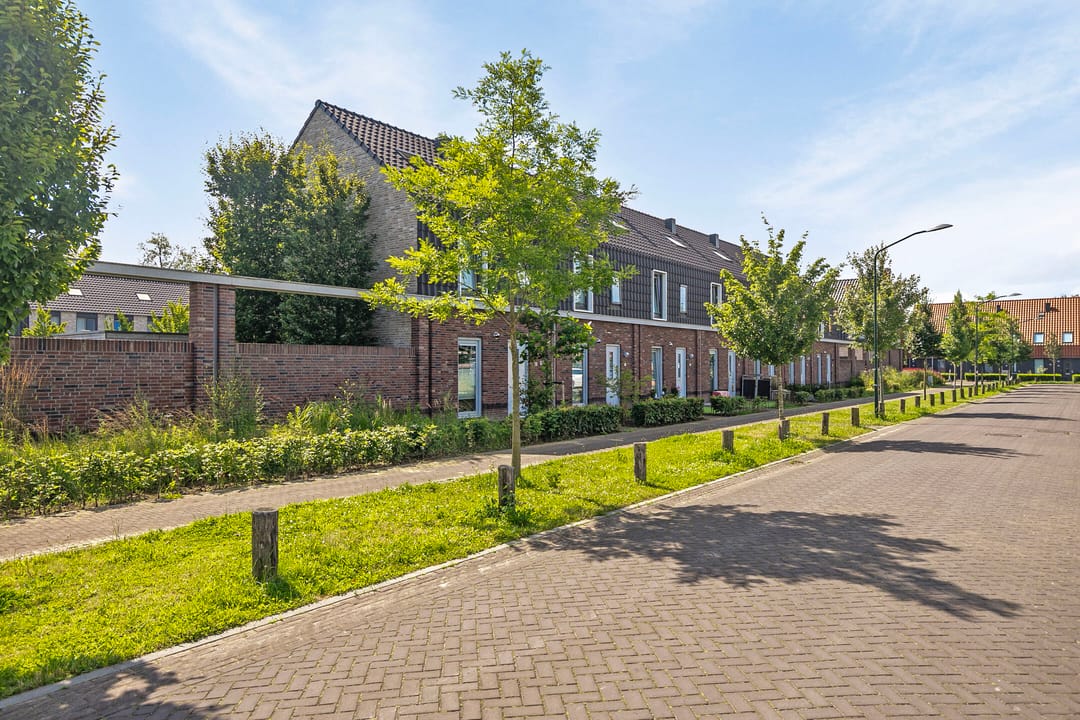 Foto 2 van Bloemenakker 9