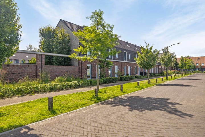 Foto 2 van Bloemenakker 9