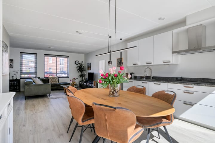 Foto 2 van Dick van Tussenbroekhof 8