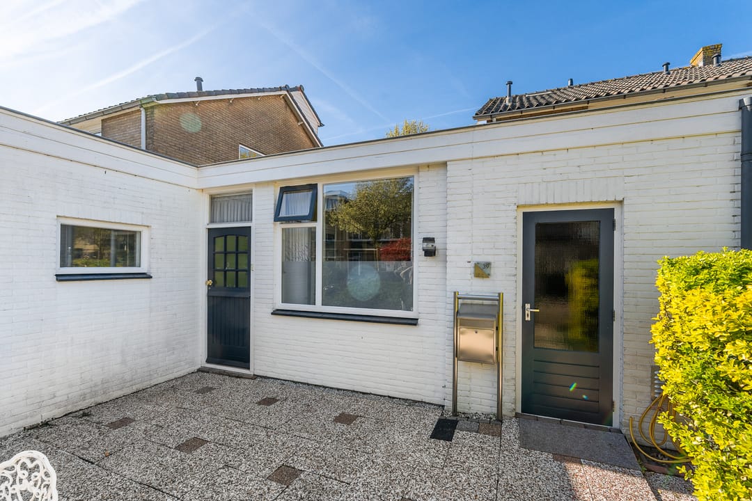 Photo 2 of Burgemeester Haefkensstraat 39