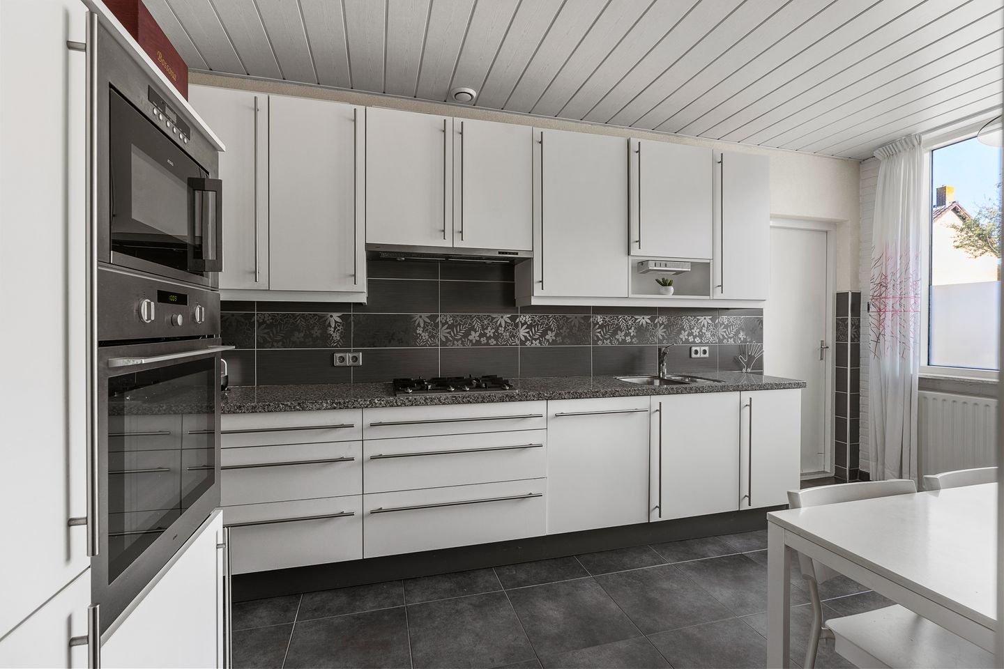 Photo 20 of Burgemeester Haefkensstraat 39