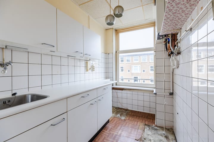 Photo 4 of Adriaan van Bergenstraat 5-2