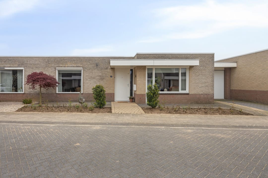 Foto 1 van Aan het beeldje 3