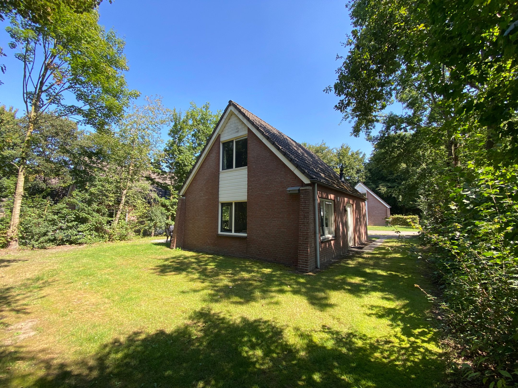 3-bedroom freehold villa in Hoeven — photo 1 of 5