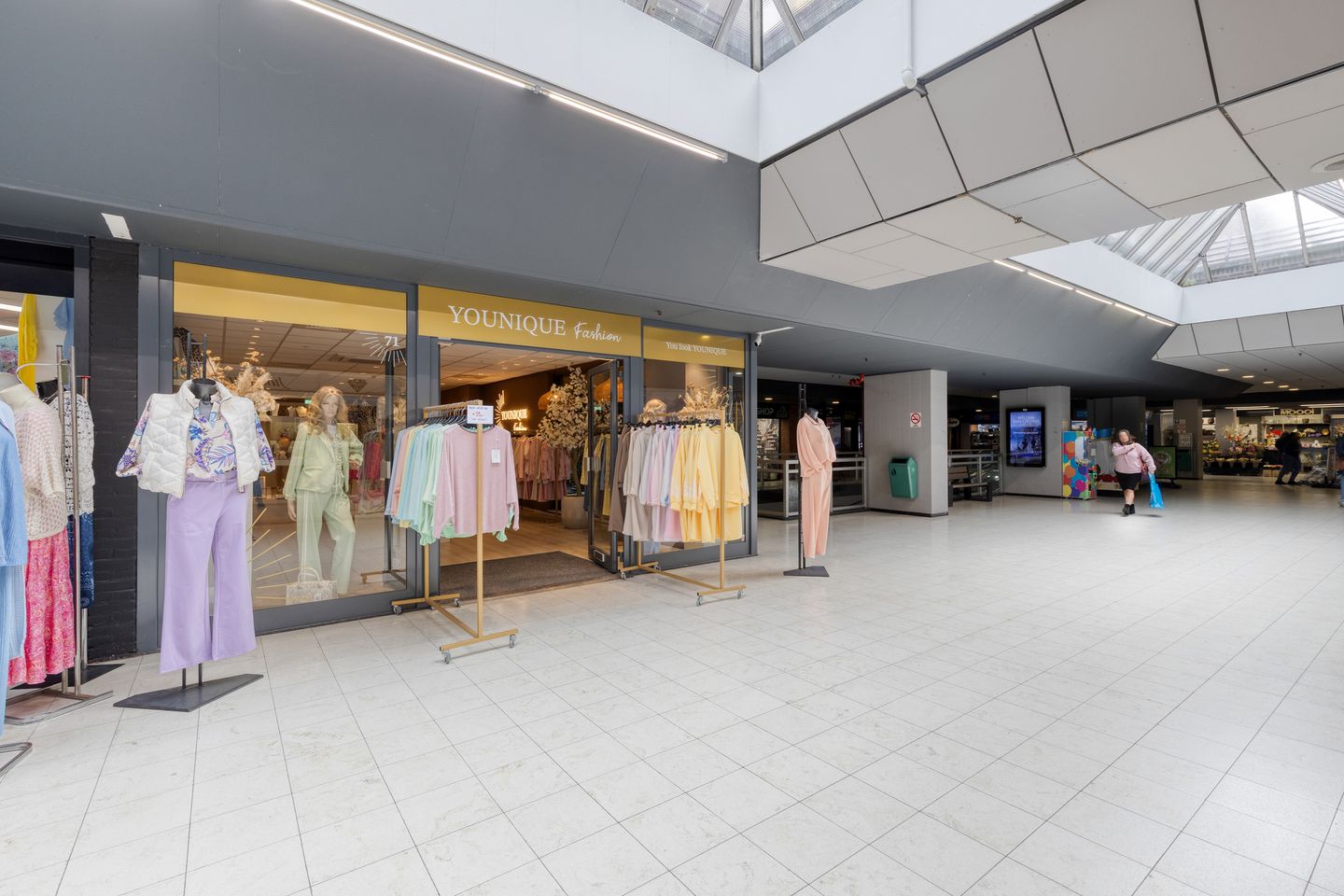 Bekijk foto 2 van Amsteldiep 71