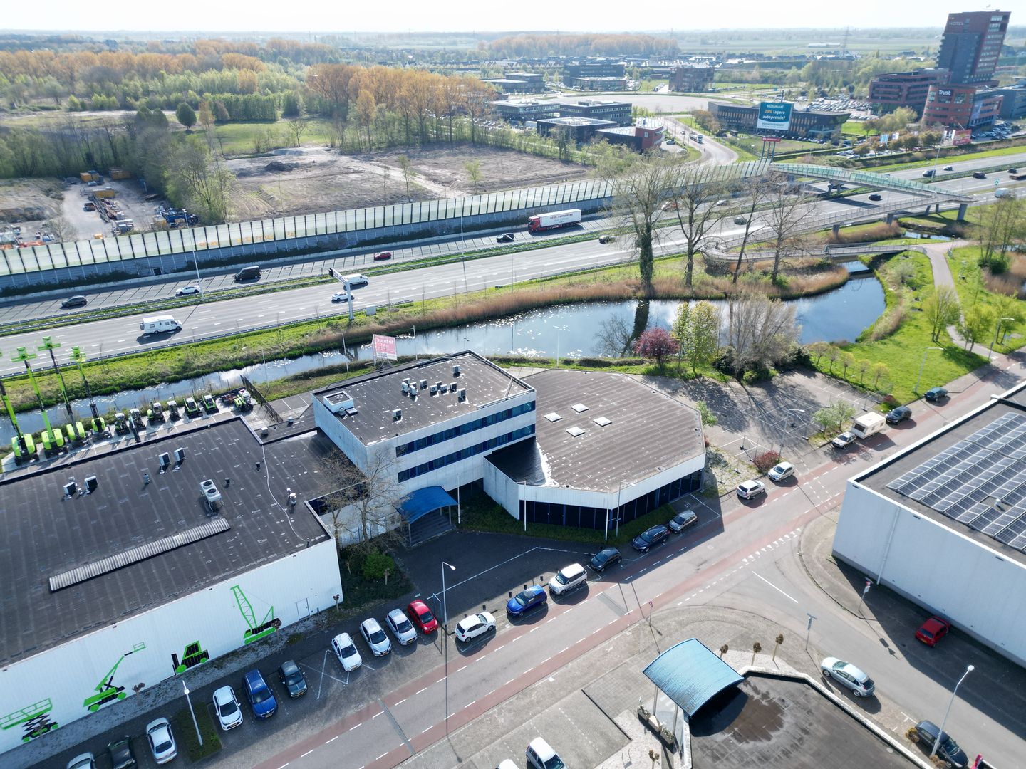 View photo 2 of Calandstraat 44