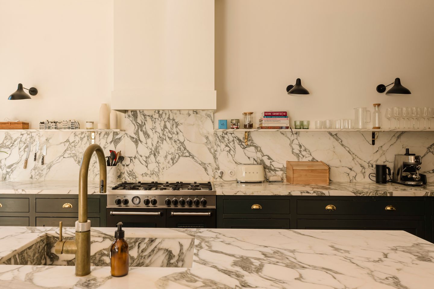 Photo 14 of Anthonie van Dijckstraat 11-H