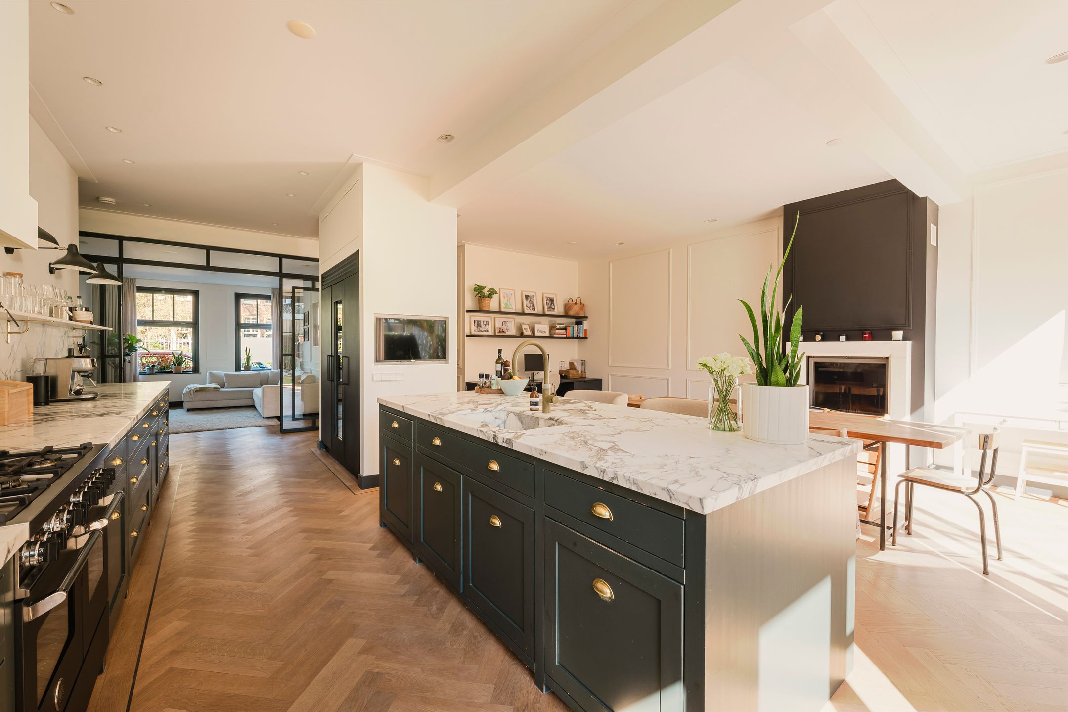 Photo 15 of Anthonie van Dijckstraat 11-H