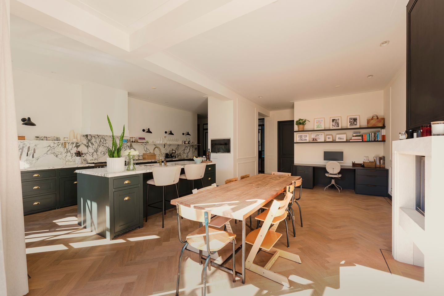 Photo 19 of Anthonie van Dijckstraat 11-H