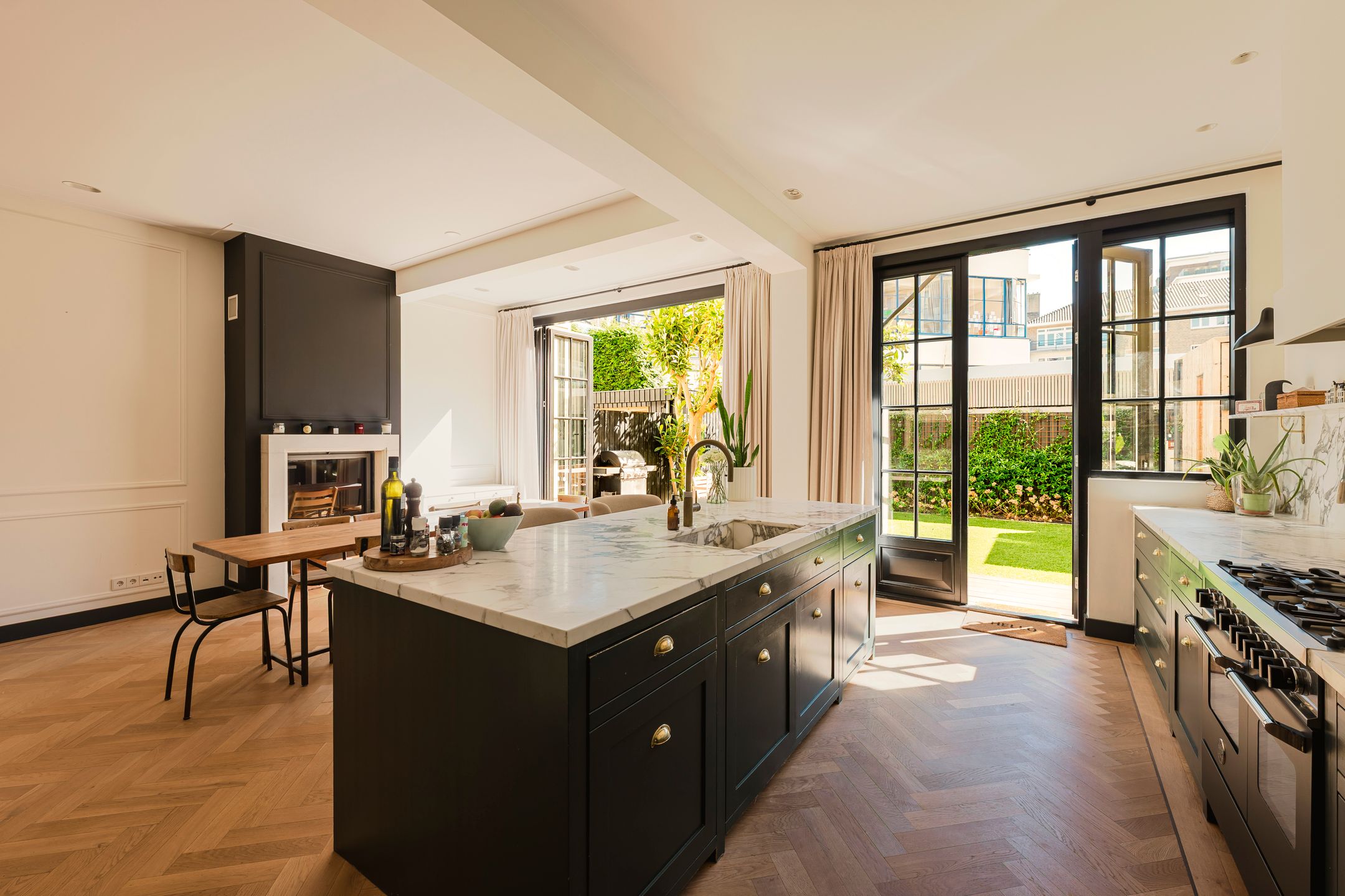 Photo 6 of Anthonie van Dijckstraat 11-H