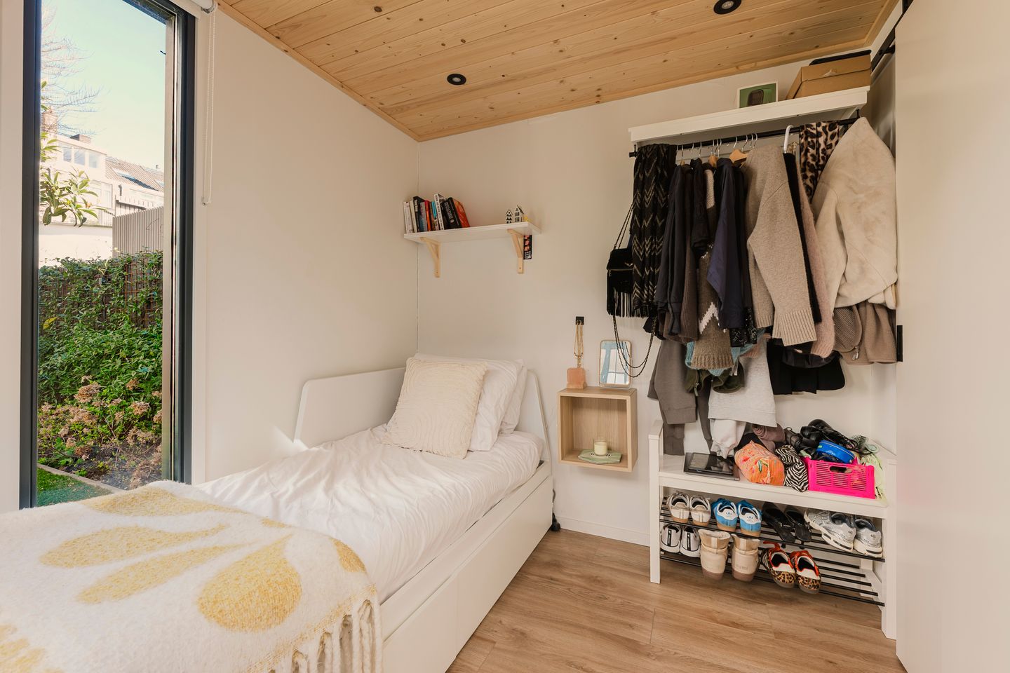 Photo 40 of Anthonie van Dijckstraat 11-H