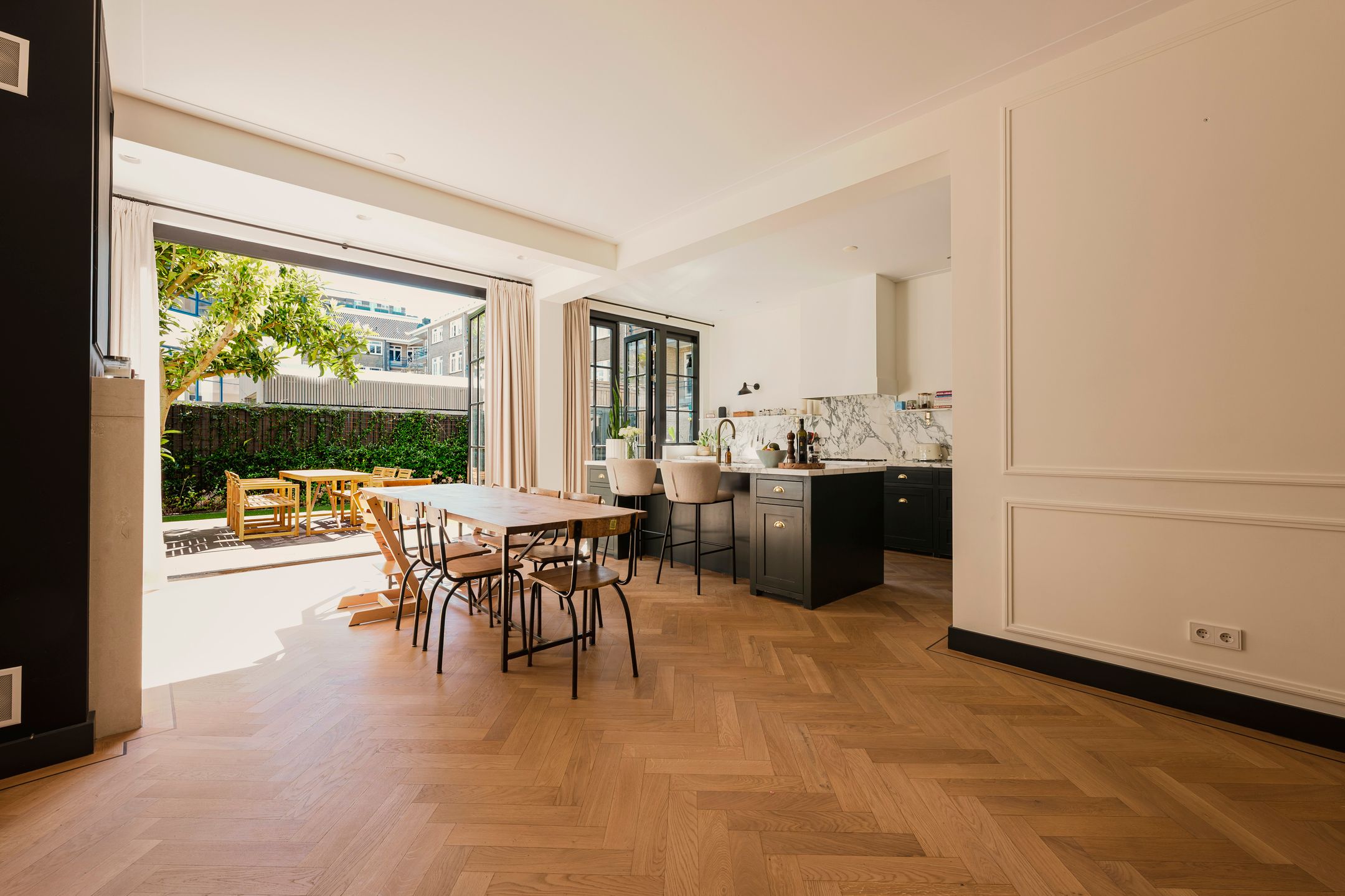 Photo 18 of Anthonie van Dijckstraat 11-H