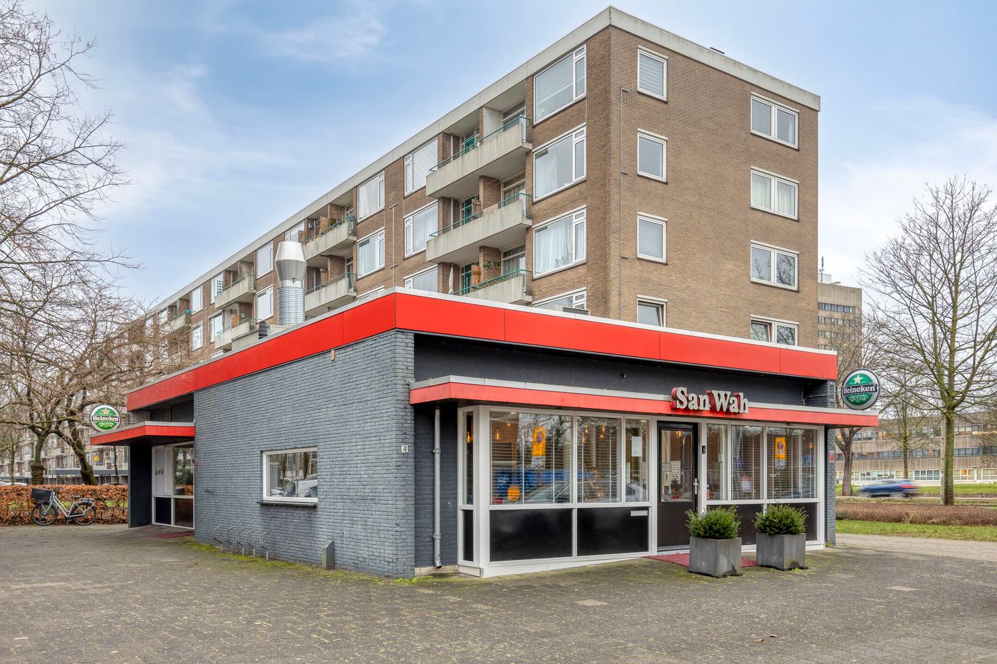 Bekijk foto 1 van Burgemeester Roeringlaan 4