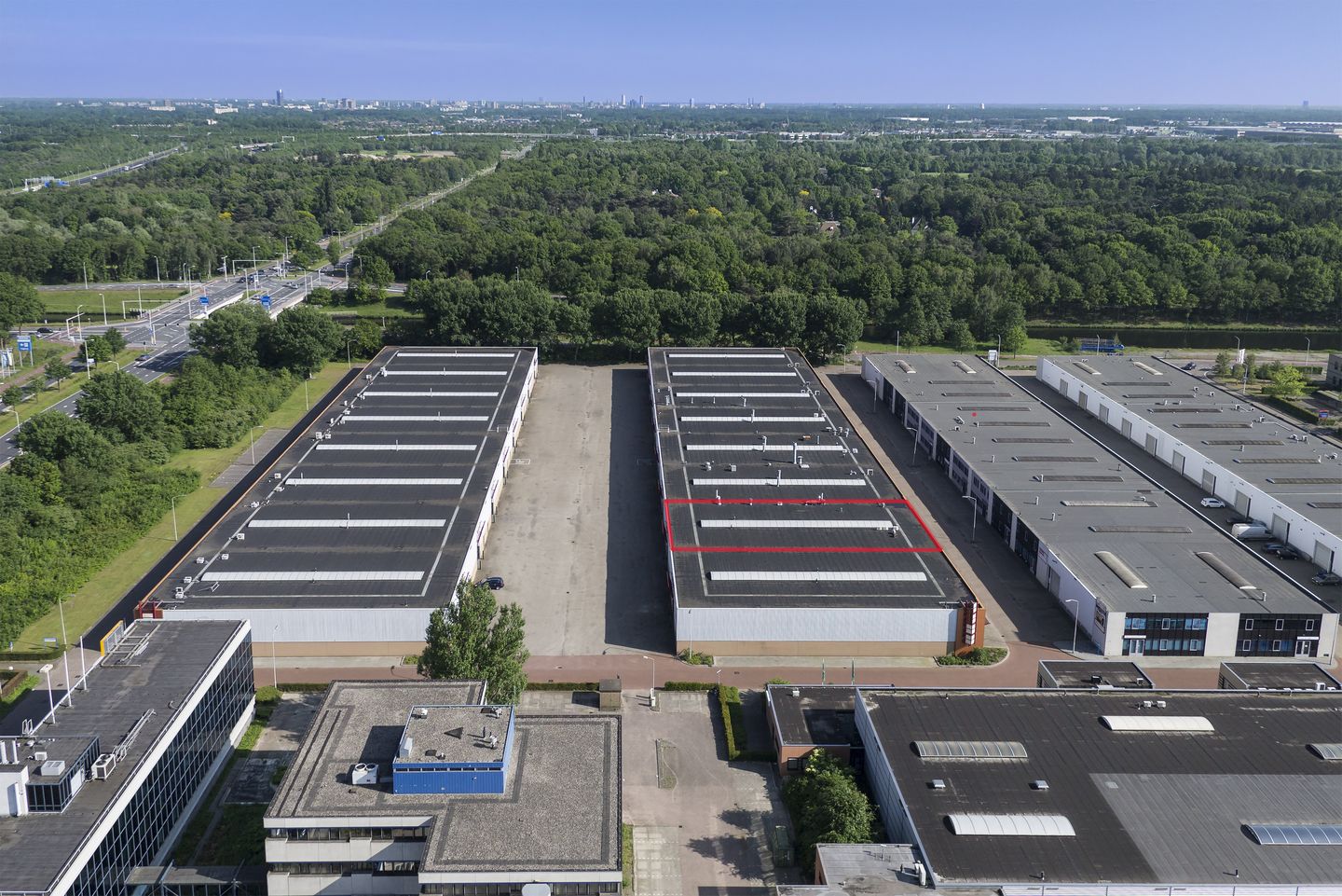 Bekijk foto 2 van Hallenweg 15