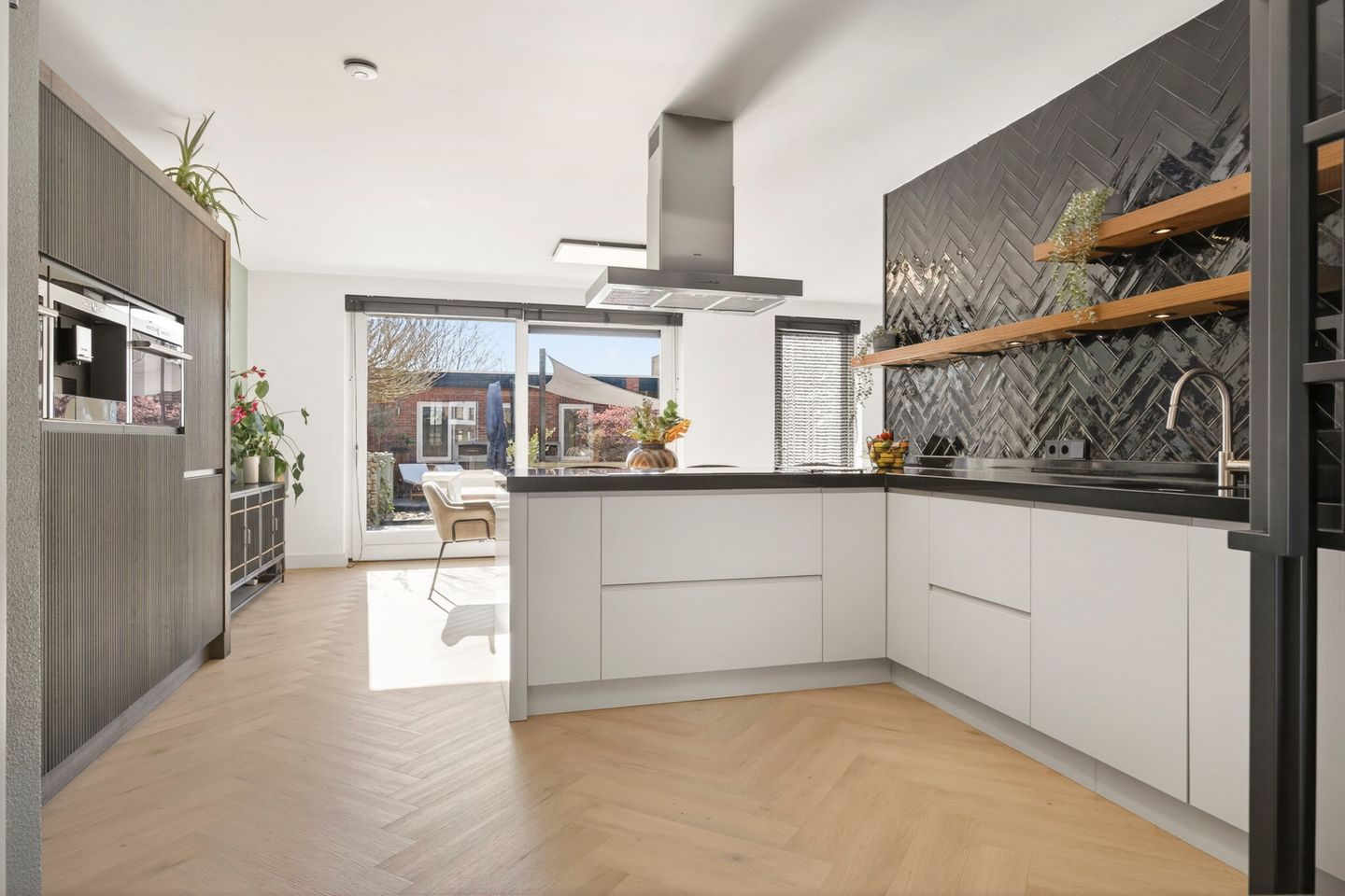 Photo 4 of Zeevaart 295