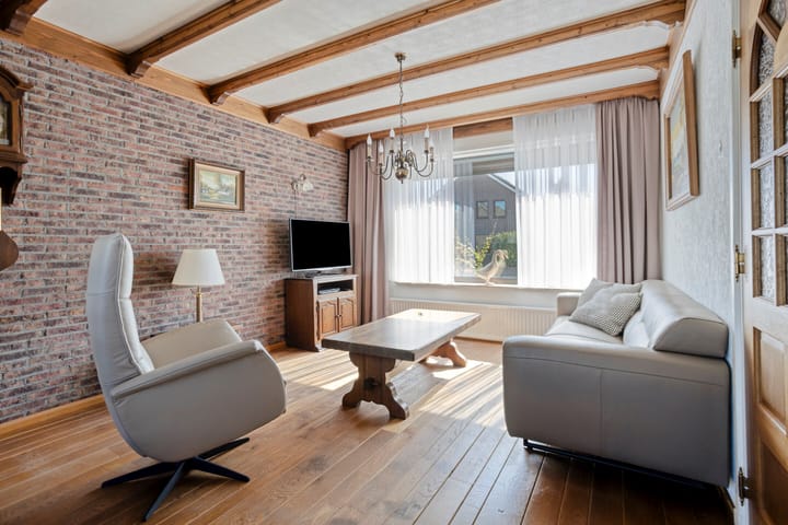Vrijstaande woning te koop: Stationsweg 23, Maasbracht