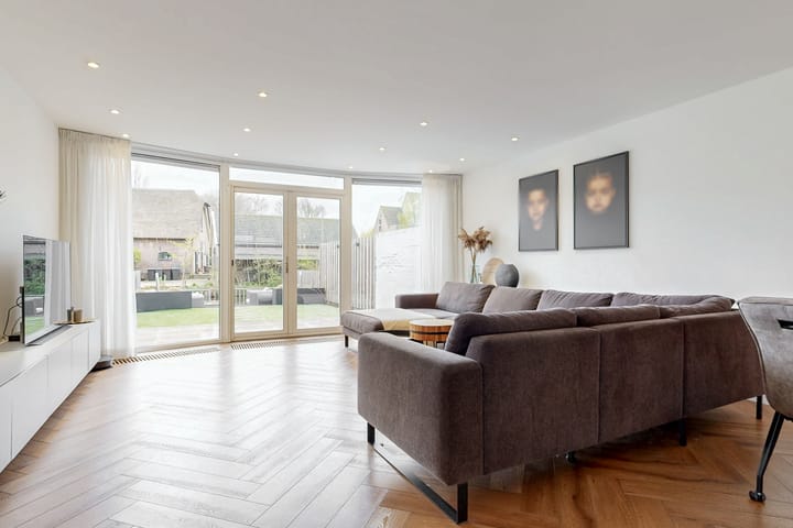 Photo 2 of Pimpelmees 10