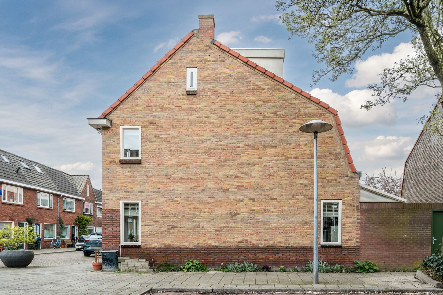 Photo 44 of Adelboldstraat 1