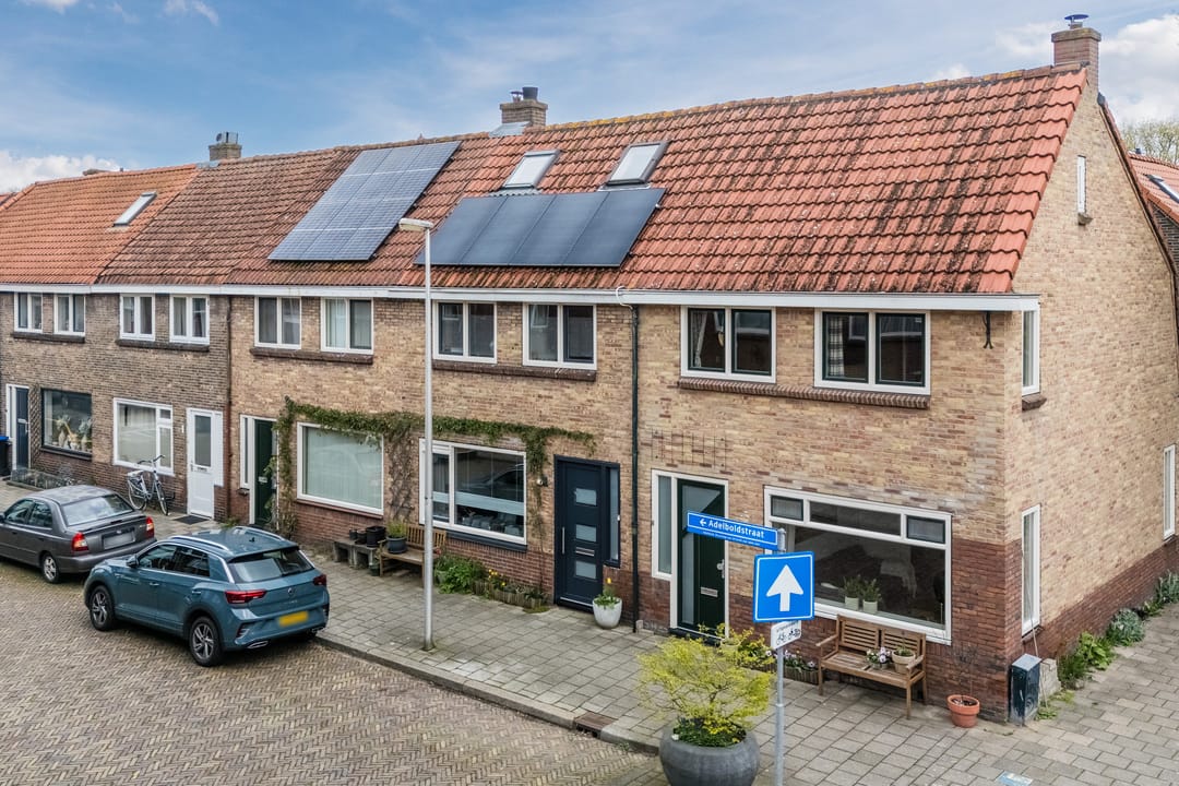Photo 52 of Adelboldstraat 1