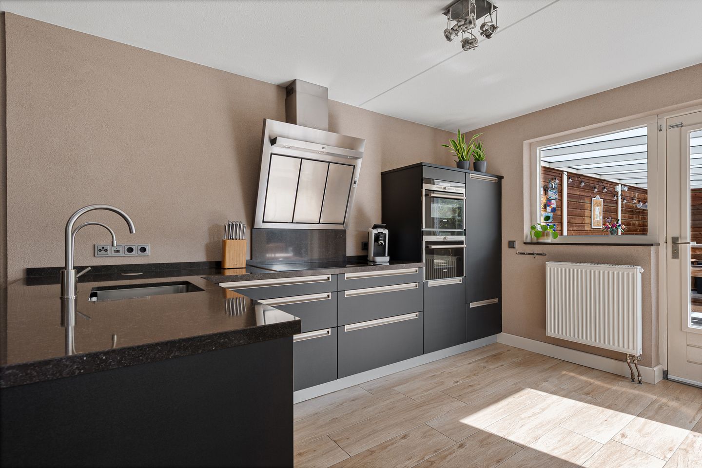 Photo 10 of Harnas 1