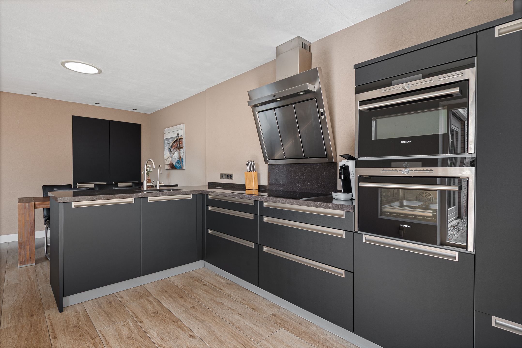 Photo 12 of Harnas 1